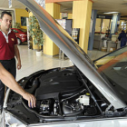 En los seis primeros meses del año se venden en Soria 448 vehículos, un 12,5% más que en el mismo periodo del 2012. / VALENTÍN GUISANDE-