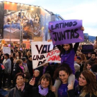 La manifestación feminista del 8-M del año pasado en Barcelona, en el paseo de Gracia.-FERRAN NADEU