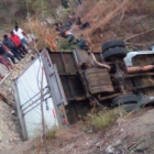 Algunas de las víctimas quedaron atrapadas debajo de camión.-TWITTER