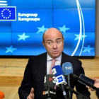 Luis de Guindos atiende a la prensa en Bruselas, el pasado año.-ARCHIVO / AFP / JOHN THYS