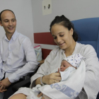Los felices padres con Manuel, el primer soriano de 2018-Luis Ángel Tejedor