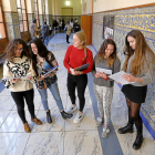 Imagen de archivo de estudiantes en las instalaciones de una universidad castellana y leonesa. / J. M. LOSTAU