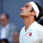 Federer se lamenta tras perder un punto contra Thiem.-REUTERS / SUSANA VERA