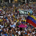 Manifestantes contra Maduro, este sábado en Caracas.-AP / FERNANDO LLANO