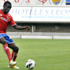El centrocampista del Numancia, Stephen Sunday 'Sunny'. / DIEGO MAYOR-