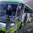 El autobus que circulaba por una carretera de la provincia argentina de Mendoza oeste con destino a Chile.-EFE