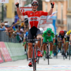 André Greipel se exhibe en el esprint que decidió la quinta etapa del Giro.-AFP / LUK BENIES