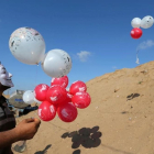 Lanzamiento de globos con combustible desde Gaza. /-REUTERS / IBRAHEEM ABU MUSTAFA