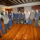 Herrera, en el centro, con los representantes de las casas regionales acompañado de De Santiago-Juárez, Carriedo y Herrero.-J.M.LOSTAU