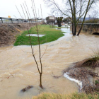 El río Glolmayo, debordado a su paso por la localidad homónima.-ÁLVARO MARTÍNEZ