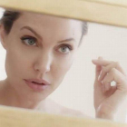 La actriz muestra su imagen más sensual en la primera campaña publicitaria que hace tras su divorcio.-GUERLAIN