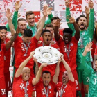 Los jugadores del Bayern celebran el título de la Bundesliga.-EL PERIÓDICO
