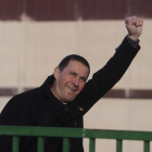Arnaldo Otegi, con el puño en alto, a su salida de la cárcel de Logroño el pasado 1 de marzo.-REUTERS