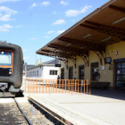 Tren que cubre la línea entre Soria y Madrid.-