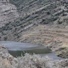 Agua del Cidacos embalsada a pocos kilómetros de la presa-V.G.