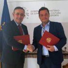Antonio Pardo y Víctor Francos, tras la firma del convenio para el castillo de Osma. HDS