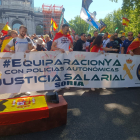 Manifestantes de Soria junto a la Puerta de Alcalá, aún en obras. @Jupol_Soria