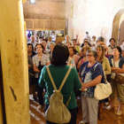 Turistas de visita en los Arcos de San Juan. / VALENTÍN GUISANDE-