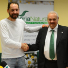 Pablo Machín y Antonio Esteban se daban un apretón de manos a la finalización de la rueda de prensa.-Álvaro Martínez