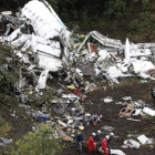Un informe del gobierno boliviano señala al piloto y a la compañía como los responsables del accidente.-AP / FERNANDO VERGARA