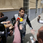 El jugador del Eldense, Guille Smitarello, a la salida de comisaría.-MANUEL LORENZO / EFE