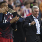 Jupp Heynckes celebra el segundo de los cinco goles del Bayern.-EFE/ ANDREAS SCHAAD