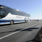 Una de las entradas a las rotondas provisionales de la N-111 con la nueva señalización de obras. /  ÚRSULA SIERRA-