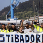 Protesta de estibadores en el puerto de El Ferrol.-EFE / KIKO DELGADO