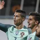 Cristiano Ronaldo, André Silva y Bernardo Silva celebran un gol contra Andorra.-EFE / GUILLAUME HORCAJUELO