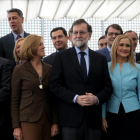 El presidente del Gobierno y del PP, Mariano Rajoy, con sus barones autonómicos y cargos de gobierno y partido antes de almorzar en la sede central de los populares-/ JOSÉ LUIS ROCA