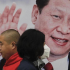 Una valla publicitaria con la foto del líder chino Xi Jinping en Pekín.-AP / ANDY WONG