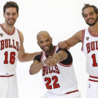 Gasol bromea con Gibson y Noah en la sesión fotográfica de los Bulls-AP