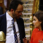 Antonio Hernando y Soraya Sáenz de Santamaría, el pasado miércoles en el Congreso.-AGUSTÍN CATALÁN