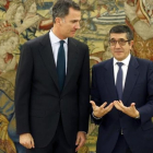 El rey Felipe VI junto al presidente del Congreso, Patxi López, en uno de sus últimos encuentros.-EFE/ CHEMA MOYA