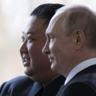 Kim Jong-un y Putin en Vladivostok.-AP