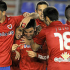 Los jugadores rojillos celebran uno de los cuatro goles marcados ante el Guadalajara. / VALENTÍN GUISANDE-