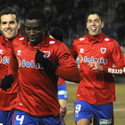 Sunny, Julio Álvarez y Juanjo celebran un gol del Numancia. / V. Guisande-
