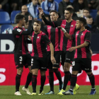 Los jugadores del Reus celebran uno de los goles de su victoria de la pasada jornada en Málaga.-LFP