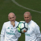 Zidane, en el entrenamiento de Valdebebas-EFE / EMILIO NARANJO