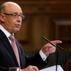 El ministro de Hacienda, Cristóbal Montoro, durante el debate sobre los Presupuestos en el pleno del Congreso de los Diputados.-/ JUAN MANUEL PRATS