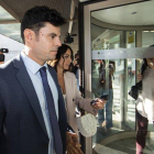 Javier Sánchez-Santos, el supuesto hijo de Julio Iglesias, saliendo de los juzgados de Valencia, hoy.-MIGUEL LORENZO