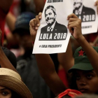 Simpatizantes de Lula da Silva en una manifestación en favor del exmandatario.-/ EFE / FERNANDO BIZERRA JR.
