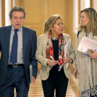 José Antonio deSantiago-Juárez, Rosa Valdeón y Pilar del Olmo antes de la rueda de prensa del Consejo de Gobierno .-ICAL