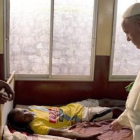 El Papa visita un hospital pediátrico en Bangui, el domingo 29 de noviembre.-REUTERS
