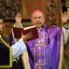 Monseñor Vicente Jiménez en una celebración litúrgica.-Valentín Guisande