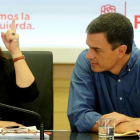 Cristina Narbona y Pedro Sánchez, el pasado 24 de julio en la sede del PSOE.-JUAN MANUEL PRATS