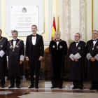 El rey Felipe VI y el presidente del Tribunal Supremo y del Consejo General del Poder Judicial, Carlos Lesmes, antes de comenzar el acto de apertura del año judicial.-EFE