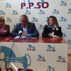 Ruiz es presentada como cabeza de lista por la PPSO. En la imagen, María Jesús Ruiz, José Antonio de Miguel y Ana Hernández-HDS