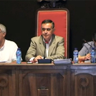 Luis Cuesta, Antonio Pardo y Elías Alonso, en el pleno de El Burgo de Osma.-HDS