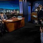 El presidente de los Estados Unidos Barack Obama habla con el presentador de televisión Jimmy Kimmel.-Foto: EFE